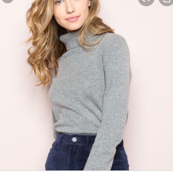 Brandy Melville Sweaters - Brandy Melville sweater